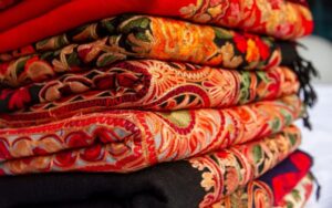 Wear a Lightweight Pashmina