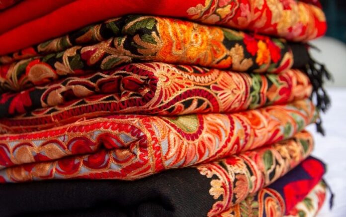 Wear a Lightweight Pashmina